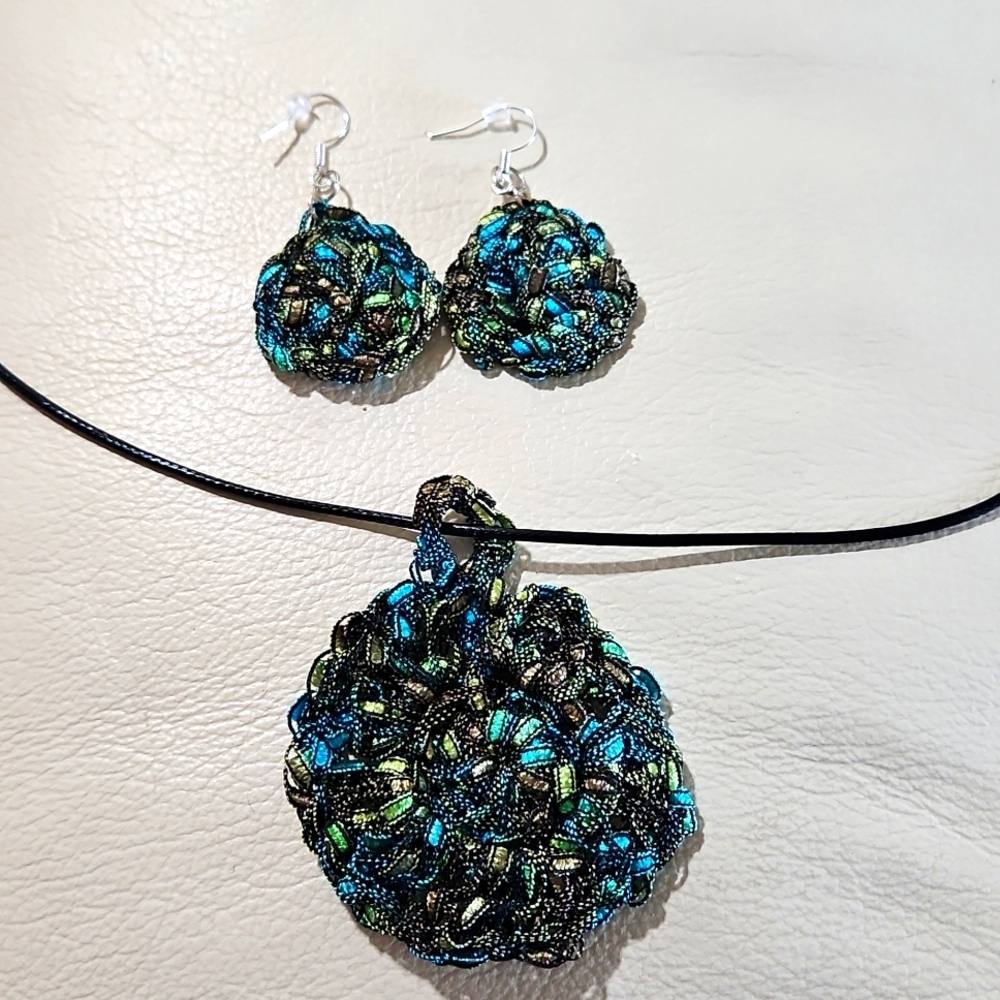 Hand Crafted Crochet Jewerly Set Earring and Necklace 3-pc Set 100% polyster - Picture 3 of 17